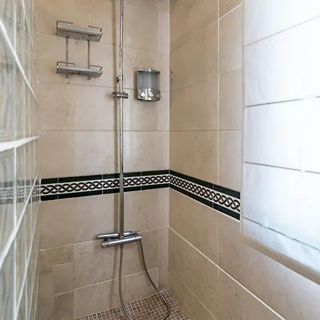 Lag - Spacious 3br Townhouse With Private Jacuzzi *