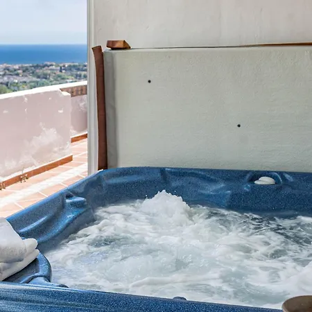 Lag - Spacious 3br Townhouse With Private Jacuzzi Holiday home