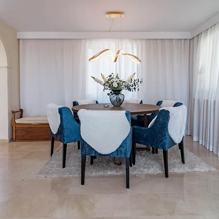Holiday home Lag - Spacious 3br Townhouse With Private Jacuzzi *