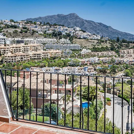 Lag - Spacious 3br Townhouse With Private Jacuzzi Holiday home